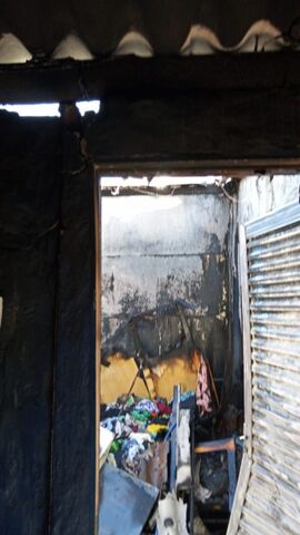 Casa é destruída pelo fogo na Vila Pernambuco