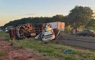 Motorista de 26 anos morre em colisão frontal com caminhão boiadeiro