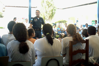 A Polícia Militar visitou ontem a APAE e interagiu com os alunosDivulgação