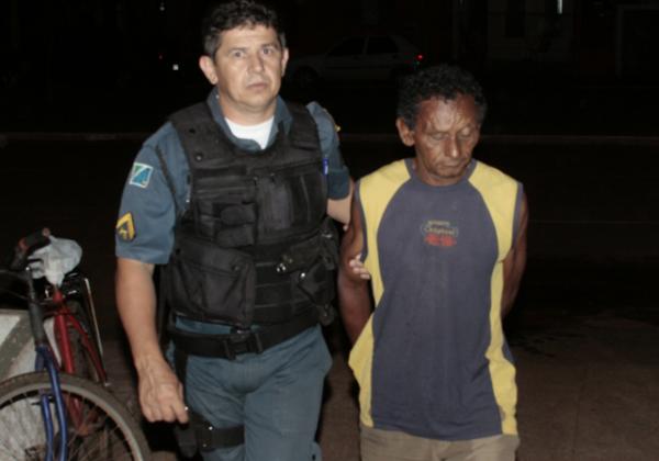 Policial Militar conduz acusado para a Delegacia de Polícia de ChapadãoJovem sul news