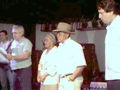O casal aparece com João Girotto, no microfone, Lucimar Rodrigues e Max, da dupla Max e MichelBruna Girotto - arquivo