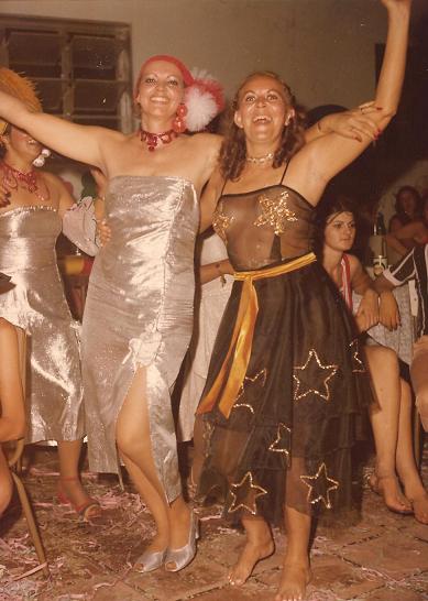 Ivone Marques e sua irmã Cida Bananeira, no carnaval do CTCArquivo/ llda Otoni