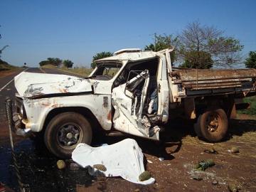 O condutor faleceu no local do acidente; o carona teve escoriações. Max Almeida