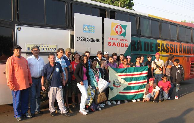 Alunos reunidos após viagem nos Jogos Regionais, em ParanaíbaEscola Estadual São José
