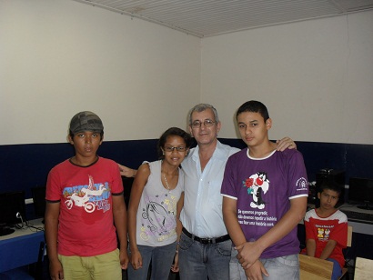 Antônio de Souza, Fernanda Silva e Denner Tomaz com o representante do Rotary Waddyh (Mineiro)