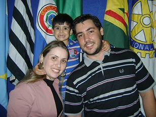 Presidente eleito para 2013-14 José Luis, sua esposa Débora e seu filho Luis OtávioGuilherme C. Girotto
