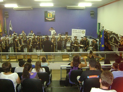 Banda Musical Tancredo de Almeida Neves executando o Hino Nacional Brasileiro