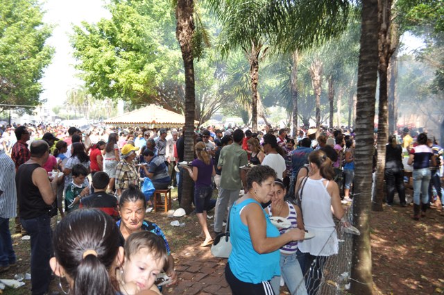 Churrasco servido à população no último domingo em CassilândiaO Cassilândia Jornal
