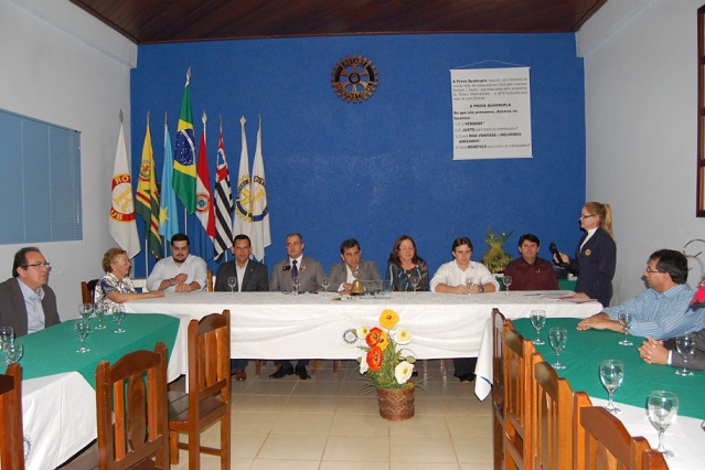 Cerimônia oficial de visita a cidade feita por Élvio Gusson, governador do distrito 4470 do RotaryJan Nunes