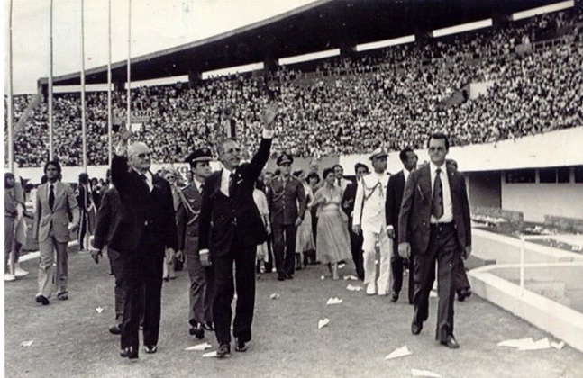 Presidente Geisel e governador Harry Amorim no Estádio Morenão