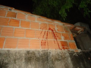 Mancha de sangue deixada pelo acusado na parede da casaAngela Bezerra