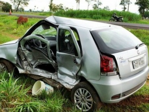 Vítima conduzia Palio, que ficou bastante destruído com o impacto. (Foto: Nova Notícias)