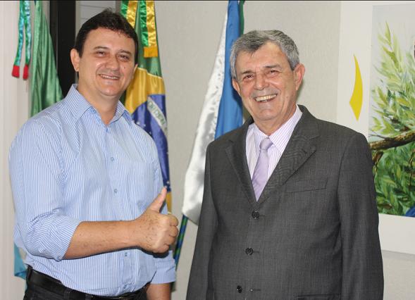 Prefeito de Cassilândia ao lado do presidente do Tribunal de JustiçaAssessoria de Imprensa do TJMS