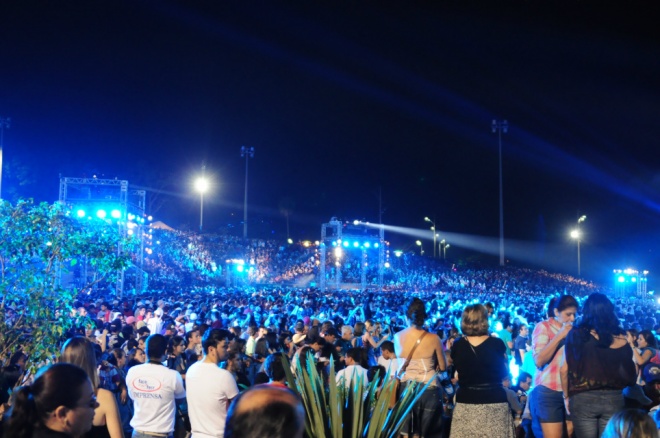 Multidão na noite deste domingo no Parque das Nações