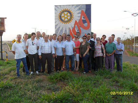 Os rotarianos de Paranaiba receberam hoje, no marco rotário, o governador ShikoFacebook de Márcio Elias Borges