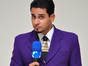 O repórter linguarudo do 'TV Fama', programa da RedeTV (Foto: Divulgação/RedeTV)