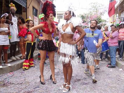 Bruna Marquezine gravou em clima de Carnaval para novela Salve Jorge. Na pele de Lurdinha, a atriz se vestiu de musa e deu um verdadeiro show. (Foto Globo/Divulgação)