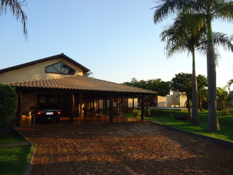 Imóvel está localizado na Vila Pernambuco