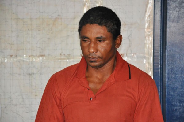 Valdir Luiz da Silva (42), vulgo “Negão”, natural de Traficante Valdir Luiz da Silva, vulgo  São Simão (GO) é acusado de tráfico