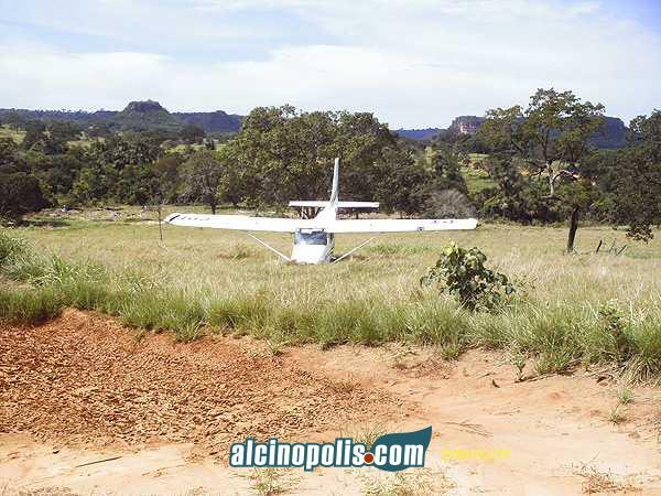 Avião sofre pane ao aterrissar no aeroporto de Alcinópolis