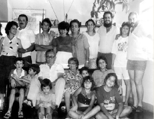 A família de Joaquim Tenório Sobrinho, o Pernambuco, no natal de 1.986. Postado por André Assis.