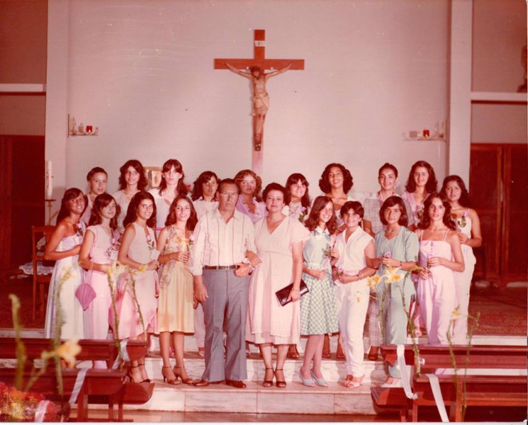 Debutantes de 1980. Mahmud Alewi e esposa foram padrinhos da missa. Tony Ramos foi a atração. Postado por André Assis