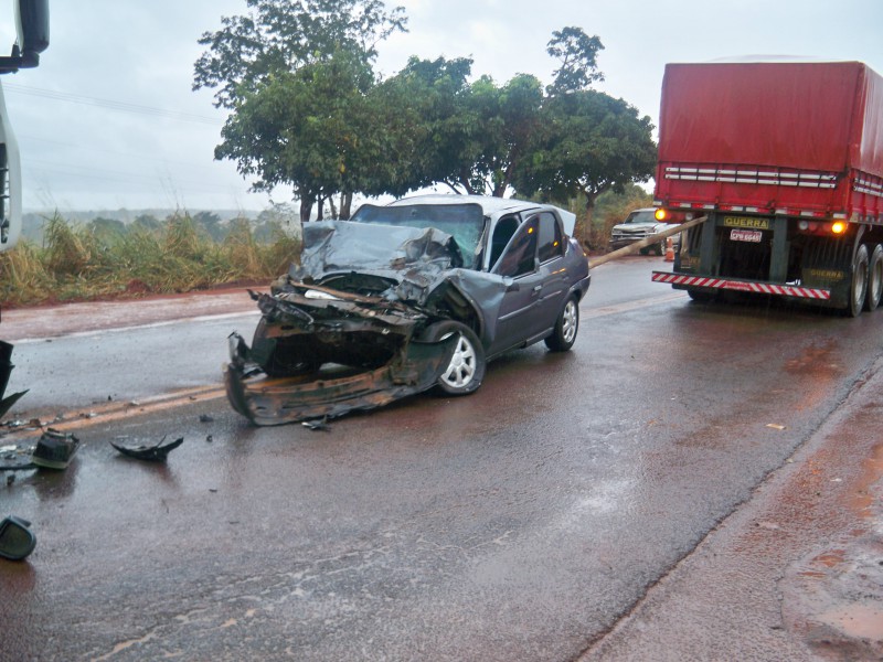 Foto Lucimar Rodrigues no momento que um caminhão retirava o veículo acidentado da rodovia.