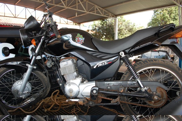 Uma moto que pode ter sido furtada é recuperada; veja a foto