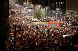 Manifestantes ocuparam a avenida Paulista durante protesto em São Paulo (Foto: Uol)