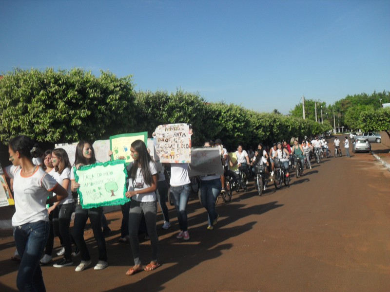 Fotogaleria: IV Bike Day e mobilização em praça pública da Escola Evangélica