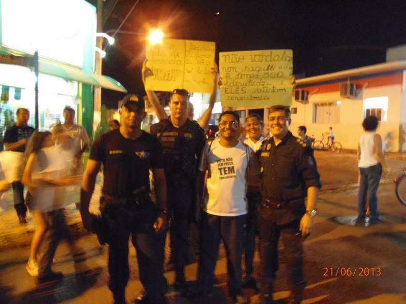 Participantes da manifestção "Acorda Brasil" agradeceram a proteção dada pela Polícia Militar.  