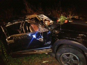 Veículo tinha placas de Campo Grande e ficou destruído (Foto: Nova News)