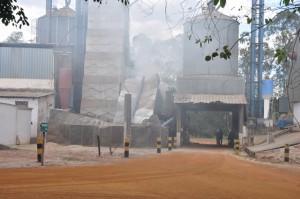 Foto: Destakinews. Acidente ocorreu em uma empresa cerealista ao lado da cidade de Chapadão do Céu