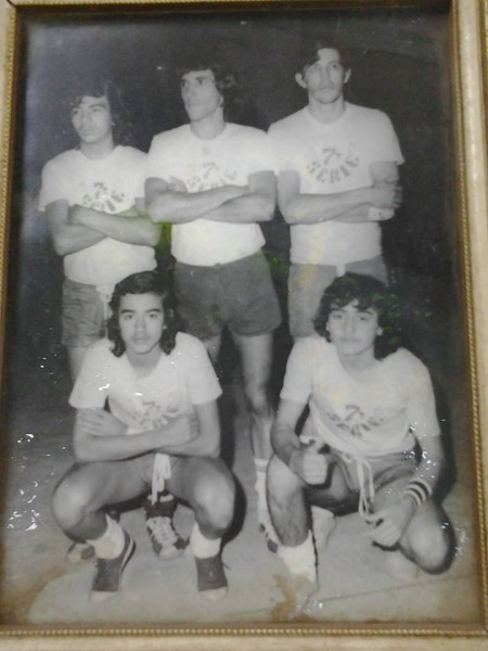 Campeonato entre séries no ginásio Marechal Rondon em 1977: quem são estas pessoas? (Foto: José Rosa da Silva)