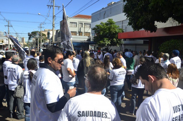 Cerca de 150 moradores de Alcinópolis vieram a Campo Grande (Foto: Marcos Ermínio)