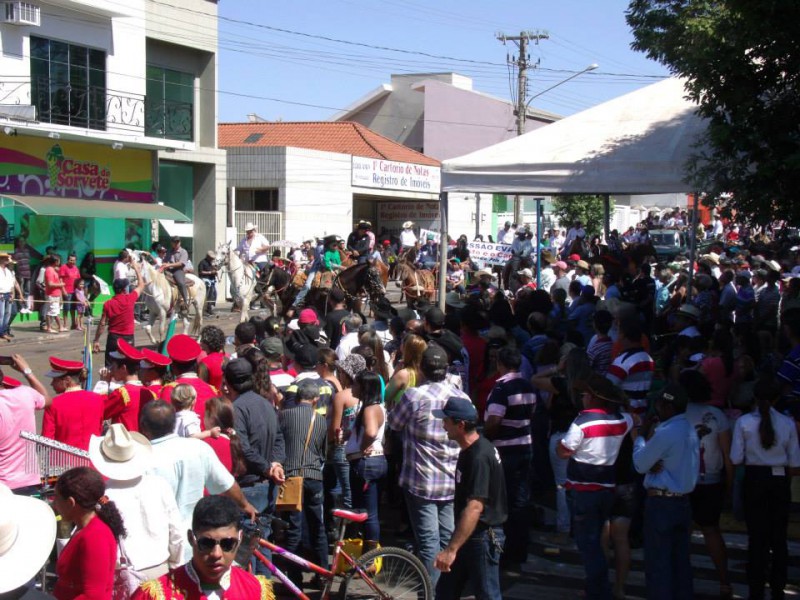 Público lotou a praça São José - Foto Luiz Antonio 