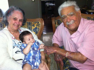 Pedrossian, na foto ao lado da esposa, comemora 85 anos. (Foto: Arquivo Pessoal)