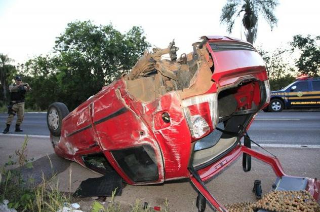 Veículo ficou parcialmente destruído. Foto: PC de Souza/Edição MS