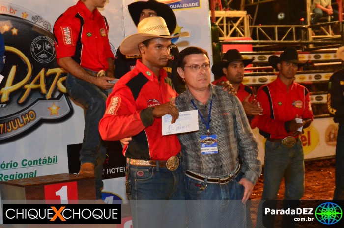 Campeão de Barretos recebendo o prêmio de campeão em  Paranaiba