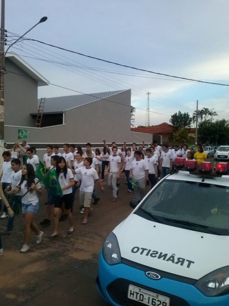 O desfile de 7 de setembro teve o apoio da Polícia Militar. Foto do Facebook do Capitão Dominoni.