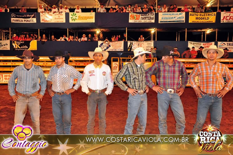 Peão de Costa Rica é campeão no rodeio em touros