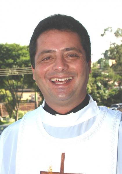 Deu no Facebook: padre homenageia a  primeira paróquia