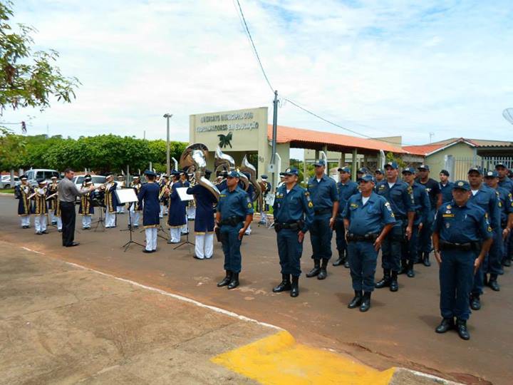 Cassilândia recebeu a visita do comandante Geral da PM em MS coronel Carlos Albeerto Davi dos Santos. A banda abrilhantou o evento.