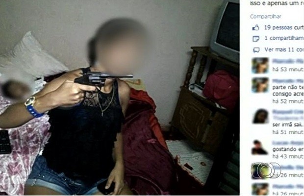 Garota de 14 anos é apreendida após postar fotos com armas no Facebook