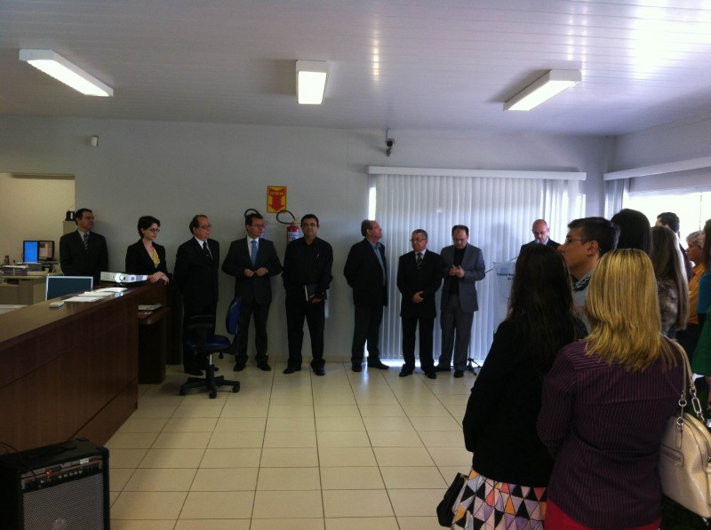 Autoridades presentes na Justiça do Trabalho nesta sexta-feira (Foto: Bruna Girotto)