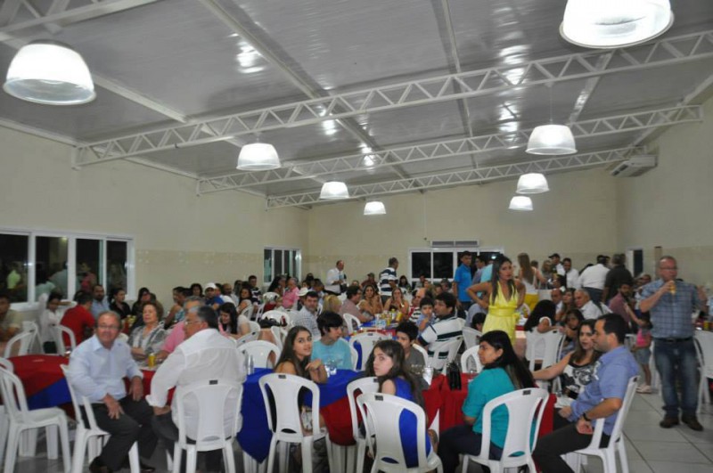 A Associação dos cassilandenses residentes em Campo Grande realizou confraternização de Natal.  Marcos Augusto assumiu a presidência recebendo o cargo do advogado José Amilton.