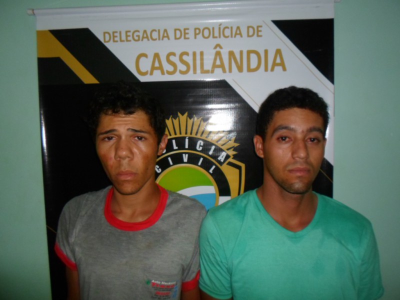 Eles foram presos na manhã de ontem (19) em Cassilândia (Foto: Polícia Civil)