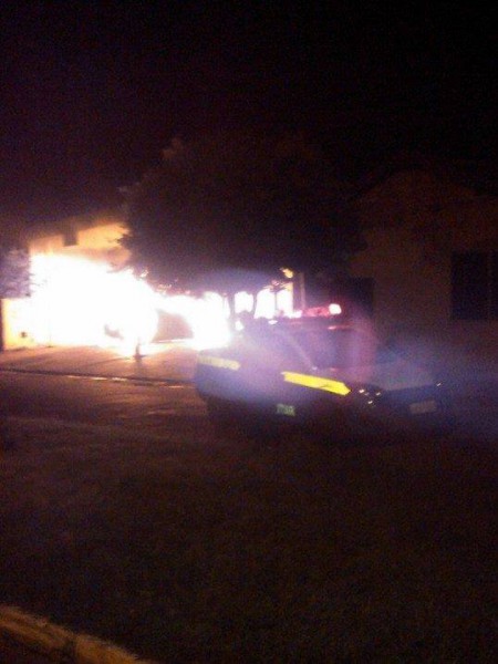 Deu no Facebook: atearam fogo em um Honda Civic em Cassilândia; veja fotos