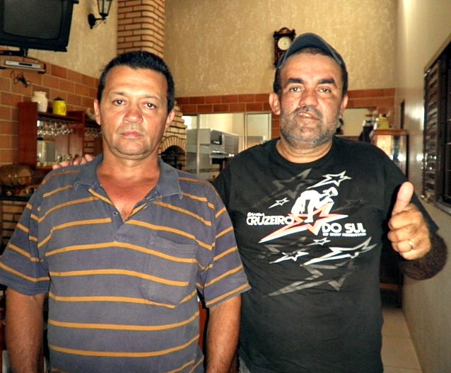 Marcos Júnior Assis Cardoso (Maninho) e Agnaldo Campos Costa (Boquinha) preparando a Festa do Peão de Inocência