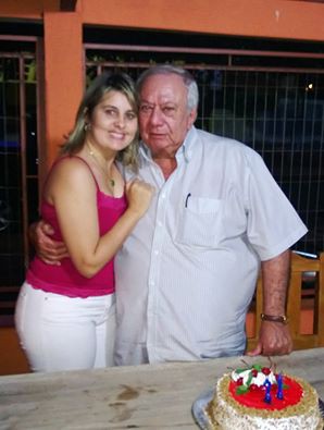 Ademázio Rodrigues de Almeida, 71 anos,  está internado em São José do Rio Preto e seu quadro clínico apesar de estável é preocupante. Na foto aparece com a filha Natália, que está gravida. Postada no Facebook por Rodrigo de Freitas. 